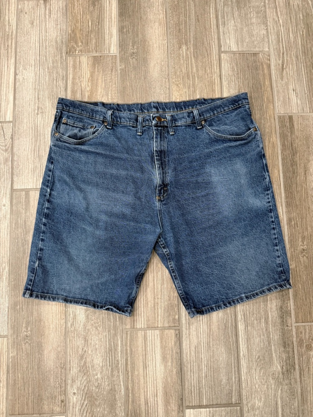 Men’s baggy Y2K Look denim Wrangler skater jorts size 48